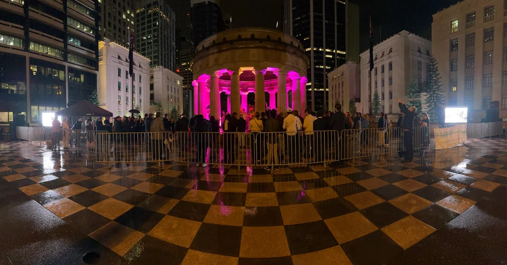 Hundreds gathered at the Shrine of Remembrance, 2025